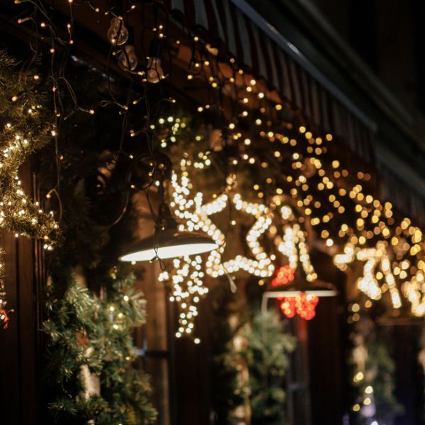 Restaurant outdoor holiday lights in Wheaton 60187 – patio and entrance lighting