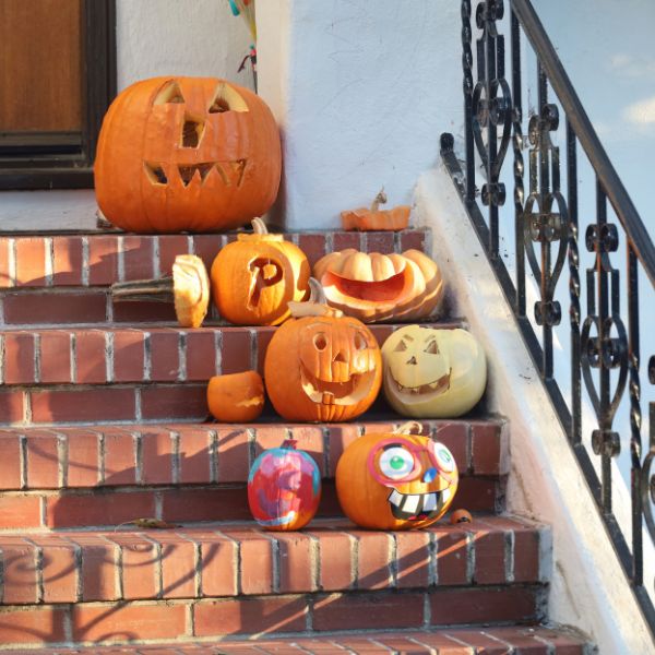 Budget-friendly pumpkin porch decorating ideas in Naperville